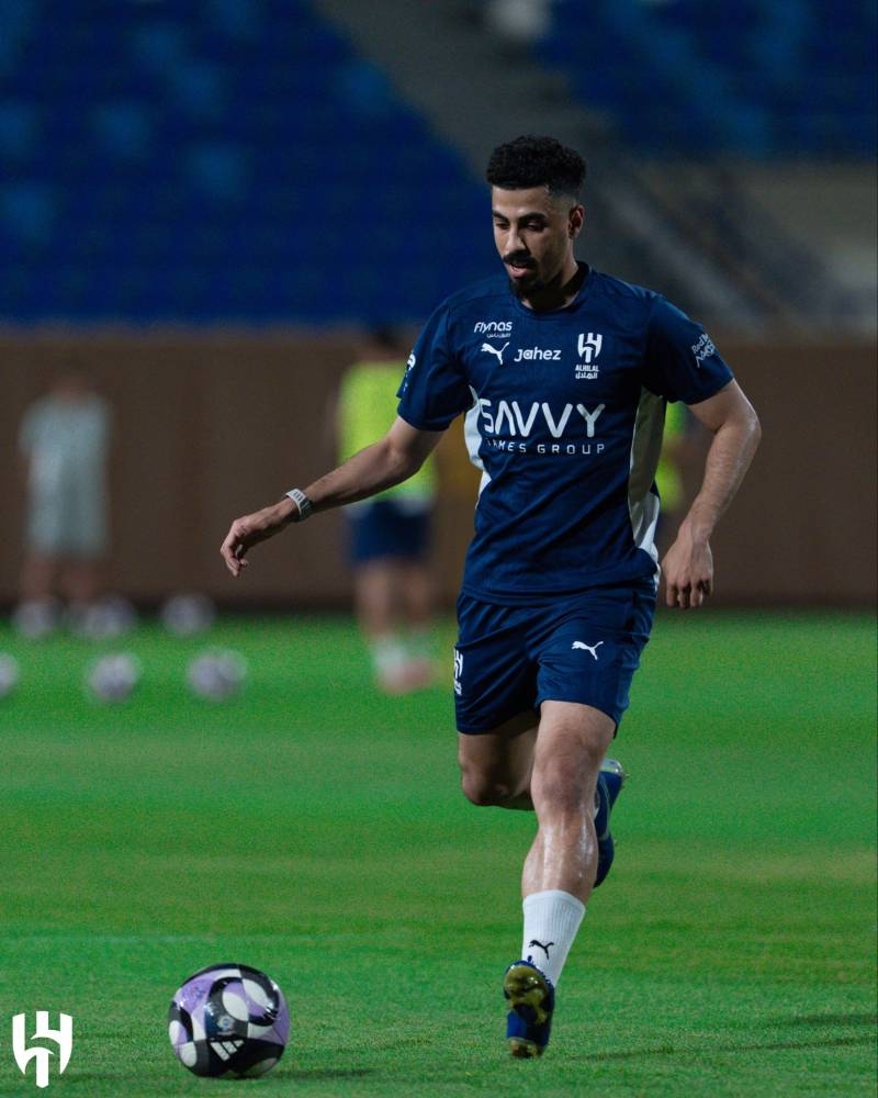الهلال يستعد لمواجهة قوية بعد رحيل محترفه الجديد