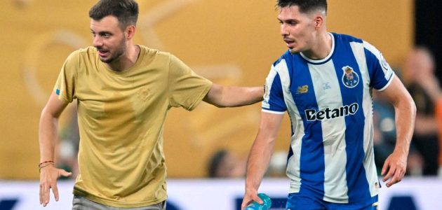 بورتو البرتغالي يعلن إنهاء عقد اللاعب مارتن أنسيلمي