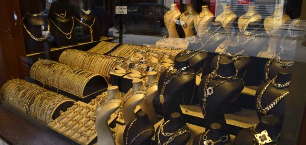 «تراجع» أسعار الذهب في سوريا اليوم: عيار 21 يسجل 946 ألف ليرة!