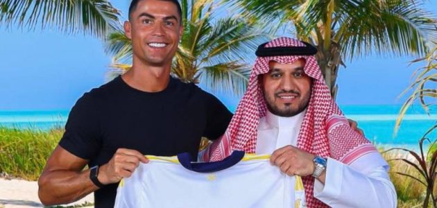 كريستيانو رونالدو يوقع عقده الجديد مع نادي الجزيرة الإماراتي