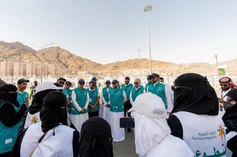 «لن تصدق» العدد الضخم! 43 ألف تأشيرة عمل مؤقت و12 ألف متطوع في الحج - تفاصيل مذهلة من «الموارد البشرية» السعودية!
