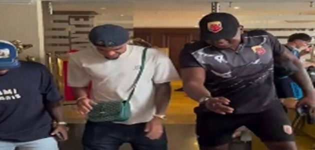 جماهير ليفربول تطالب برحيل لويس دياز بعد تراجع الأداء